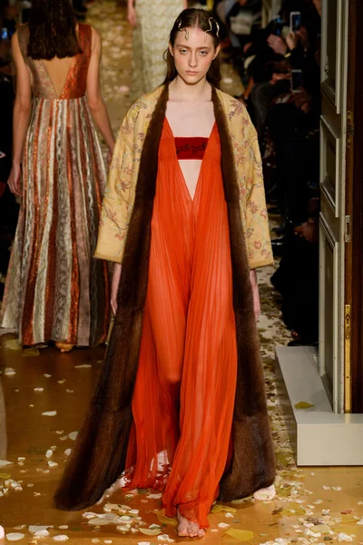 Look 17